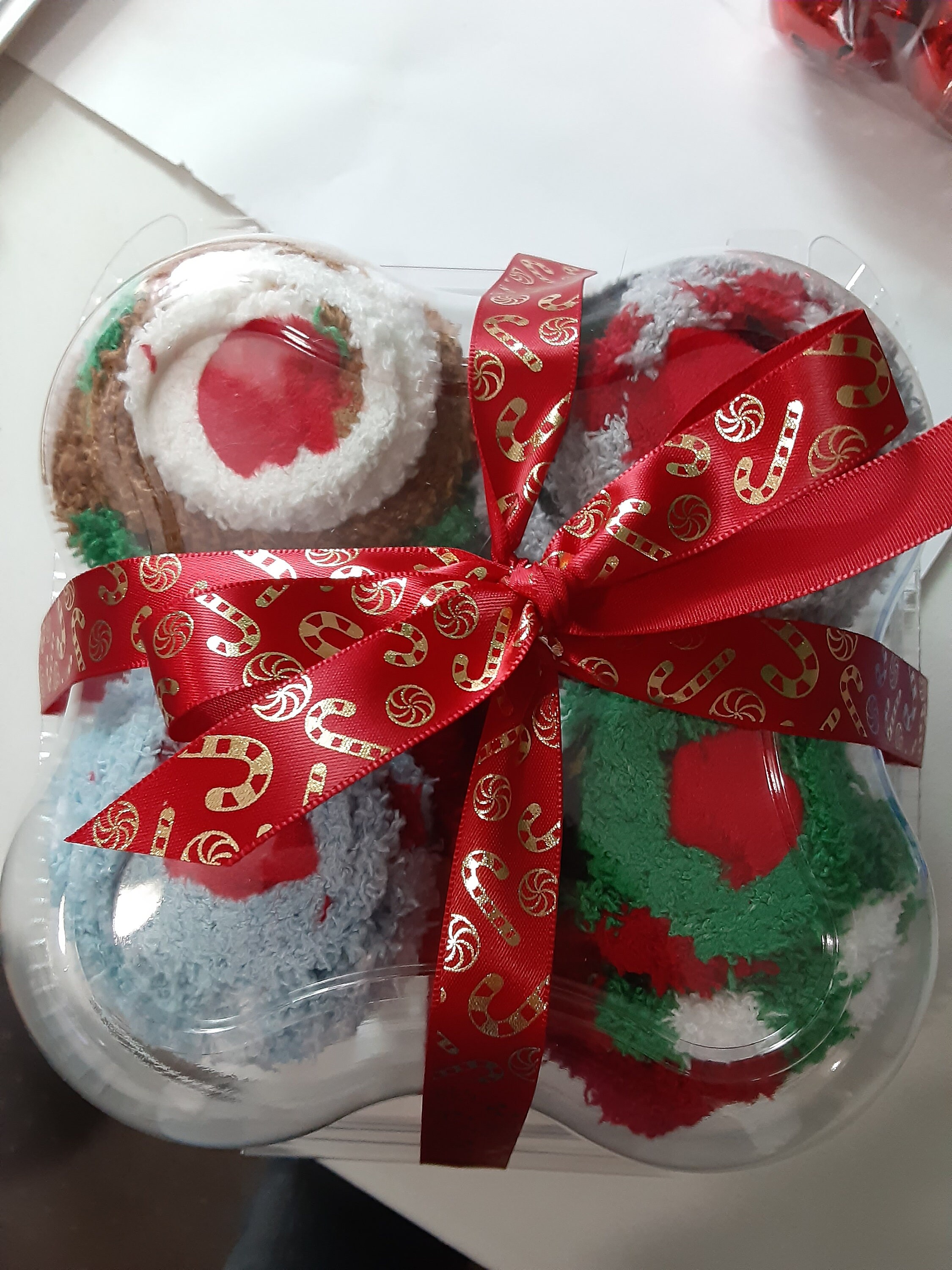 Christmas 4 pack fuzzy sock cupcakes