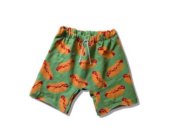 Short hot-dog en éponge, plusieurs styles disponibles.