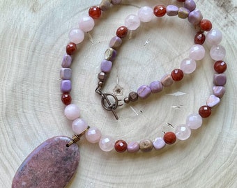 Collier de perles et de pierres précieuses de rhodochrosite