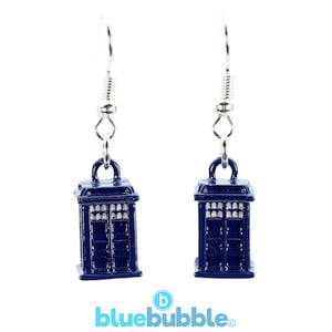 Orecchini pendenti con perla Blue e charm timone - Gioielli - Orecc