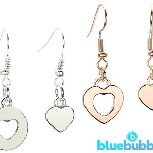 bluebubble BE MINE Heart Charm Mix Boucles d’oreilles pendantes sur carte-cadeau - Choix de plaqué or ou argent - Cadeau de Saint-Valentin pour elle