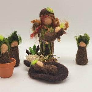 Mother Earth, felted figures, root children, waldorf, seasonal decoration