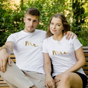 Couple with printed matching shirts - print of Mr and Mrs words for matching shirts - jersey regular fit shirt with elastane round neck - 100% organic cotton shirts - grey matching couple shirts- matching tees for couples - couples shirts
