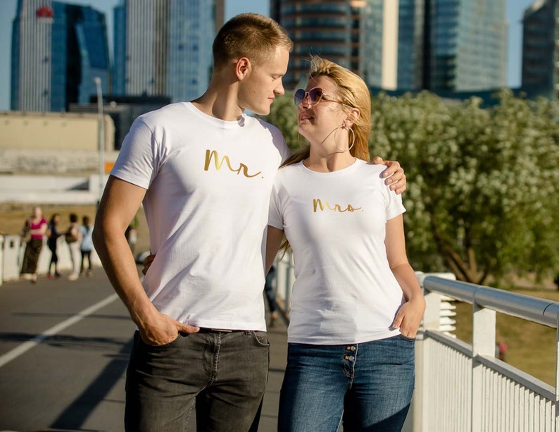 Couple with printed matching shirts - print of Mr and Mrs words for matching shirts - jersey regular fit shirt with elastane round neck - 100% organic cotton shirts - white matching couple shirts- matching tees for couples - couples shirts