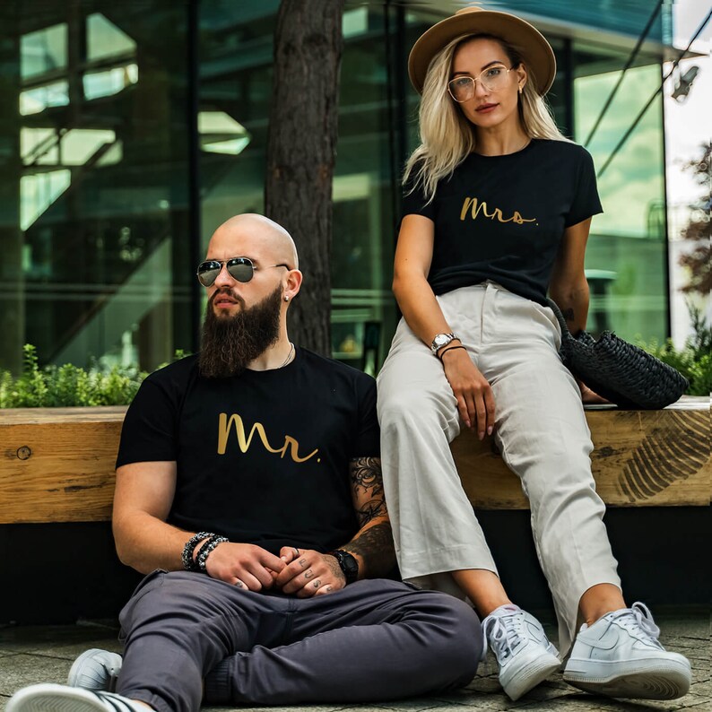 Couple with printed matching shirts - print of Mr and Mrs words for matching shirts - jersey regular fit shirt with elastane round neck - 100% organic cotton shirts - black matching couple shirts- matching tees for couples - couples shirts