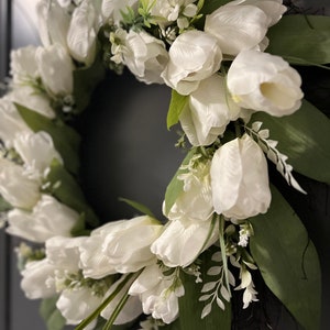 SALE: Elegant Farmhouse Tulip Wreath | All Seasons Tulip Wreath| Minimalist Tulip Wreath | Darling Spring Wreath | Tulip Flower Door Wreath