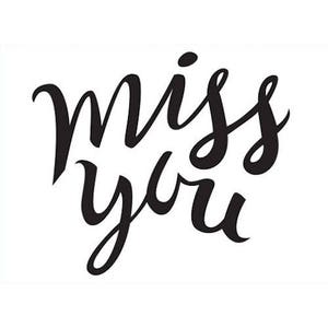 Cartella per goffratura Darice "Miss You" - Timbro di parole - 4,25" x 5,75" - Nuova carta di lavoro - Abbellimento che stai lasciando - Decorazione Bon Voyage