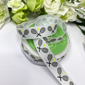 3/4" tennislint, wit grosgrain met print van tennisbal en racket, decoratie sportfeest