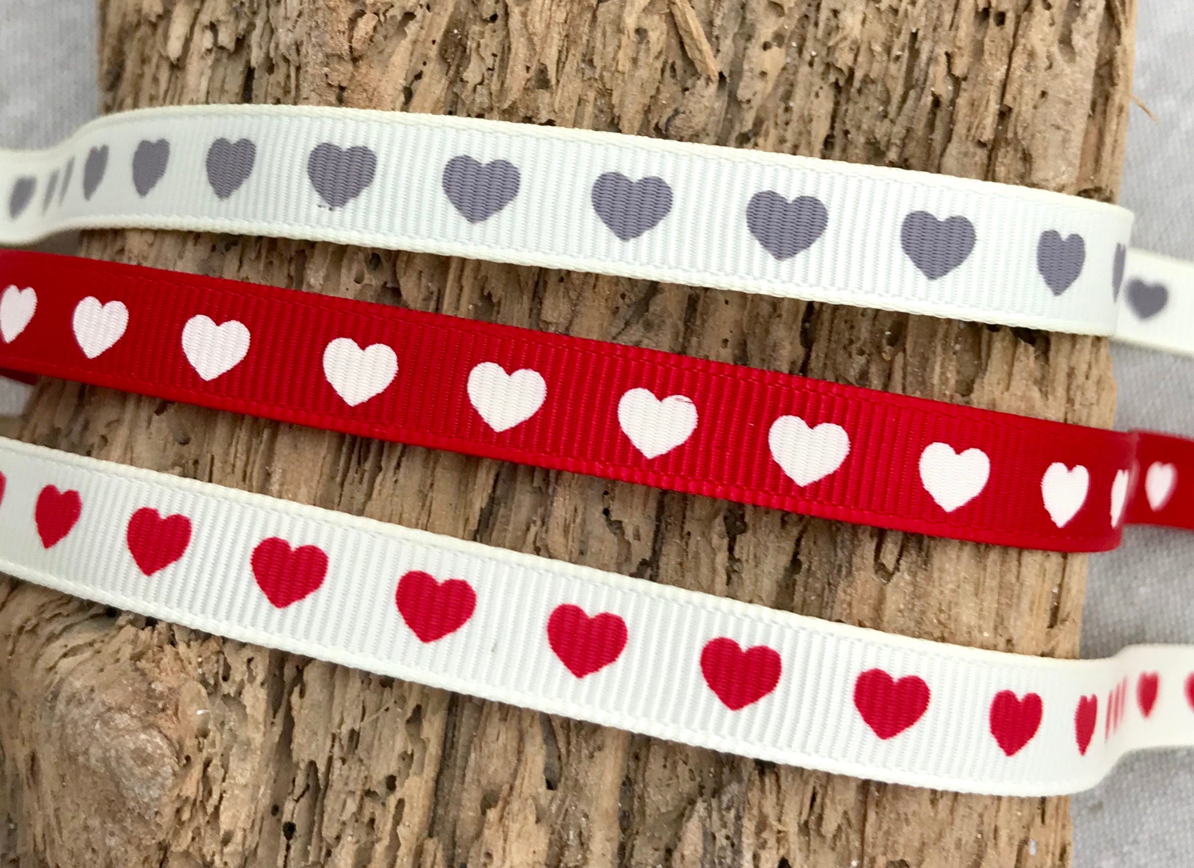 Nastro bianco con cuori rossiper decorare torte di san valentino