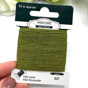 May include: A spool of green embroidery floss with the text "Fil &agrave; repriser" (French for "Embroidery thread"), "Mercerie Saint-Pierre", "55% Laine 45% Polyamide", and "coloris 537".