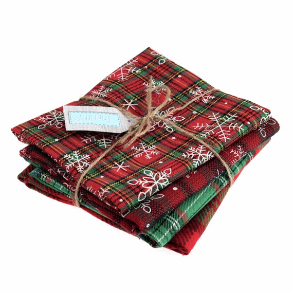 Christmas Fat Quarter Bundle, Tartan/plaid 4 Red and Green Festive  Snowflake Fabrics for Sewing, Stockings and Decorations 
