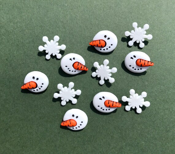 Noël vêtements de Couture Boutons Artisanat 10 Noël Bonhomme de neige BOUTONS 15 mm 5//8/"