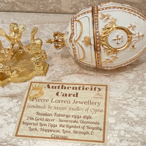 Caja de baratijas con forma de huevo Fabergé blanco, decoración del hogar hecha a mano, regalo de graduación de los padres, huevo estilo Fabergé, oro de 24 k, 200 cristales HANDSET