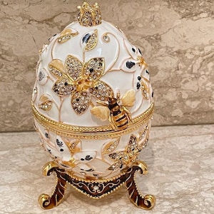 Colar estilo ovo Fabergé branco, mais presente de noivado, Ovos Fabrege, caixa de joias pintada à mão, presente de casamento para os pais 400 HANDSET Crys