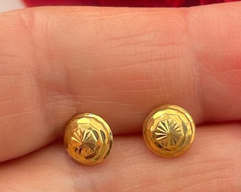 7mm Handmade 18K Yellow Gold Stud Earrings, Sunburst Engraved Fine Jewelry Studs 18kt Solid Gold