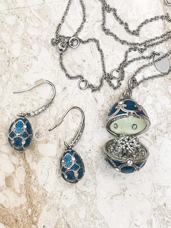 Œuf Fabergé - Pendentif avec collier Matrushka - Joan Rivers - Cristal
