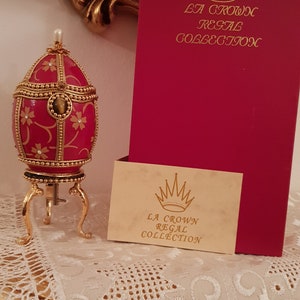 Vintage Red FABERGE egg Imperial enjoyado egg Faberge egg style 24ktGold Jewel box MUSICAL Fabergé egg Musical trinket egg HANDCARVED presente