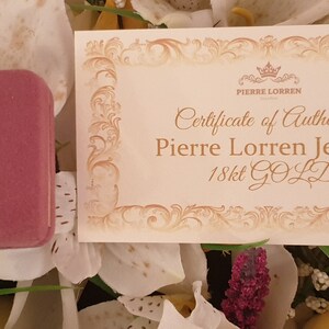 May include: A small, pink velvet box with a certificate of authenticity for Pierre Lorren Jewellery, 18kt GOLD.