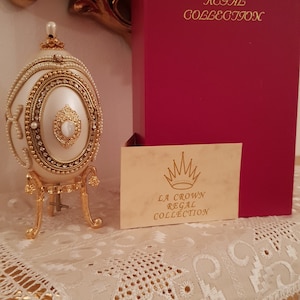Last One Fabergé style egg VINTAGE White FABERGE egg Trinket Box Handcarved Egg Fabergé egg Foto Picture frame Faberge egg Ornament Wedding