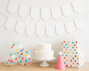Geburtstagsparty Banner Mockup: Minimalistische Mockup Bunting Vorlage (PSD & PNG)
