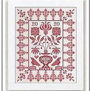 Könnte beinhalten: Ein rotes und weißes Stickmuster mit einem Blumendesign und zwei Vögeln. Das Muster trägt den Titel "Transylvanian Spring" und ist Teil einer Kollektion namens "Modern Folk Embroidery".