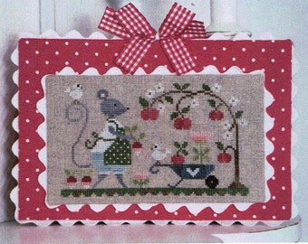 Souris au Jardin (Mouse in the Garden) by Tralala Counted Cross Stitch Pattern/Chart