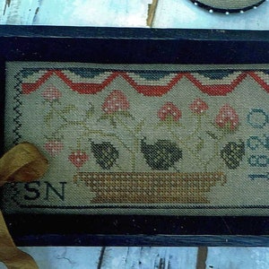 Berry Korb Nähtablett, Pin Disc und Strawberry Pinkeep von Stacey Nash Kreuzstichmuster / Stickmuster