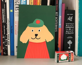 Impression d'art Un chien heureux avec un chapeau sur fond vert mini affiche A5