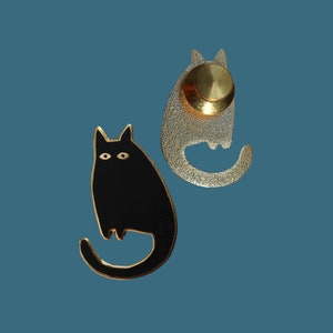 Pin of a black cat Kees the cat, enamel black and gold pin by Ateliertiti image 5