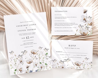 Op de afbeelding: Een set huwelijksuitnodigingen met een bloemenontwerp. De uitnodiging heeft een witte achtergrond met een aquarel-illustratie van witte bloemen en groene bladeren. De tekst op de uitnodiging luidt "Courtney Laura & Steven Thomas". De RSVP-kaart heeft een witte achtergrond met een bloemenontwerp en de tekst "RSVP Graag uiterlijk 1 augustus 2024".