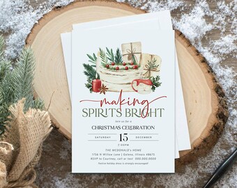 Könnte beinhalten: Eine Weihnachtsfeier-Einladung mit einer Aquarell-Illustration eines Kuchens, Geschenken und einer Tasse. Der Text lautet "Making Spirits Bright" und enthält das Datum, die Uhrzeit und den Ort der Veranstaltung.