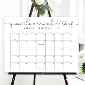 Puede incluir: Un calendario blanco con texto y l&iacute;neas negras. El calendario es para julio y agosto. El texto en la parte superior dice "adivina la fecha de llegada de BABY HANDLEY".