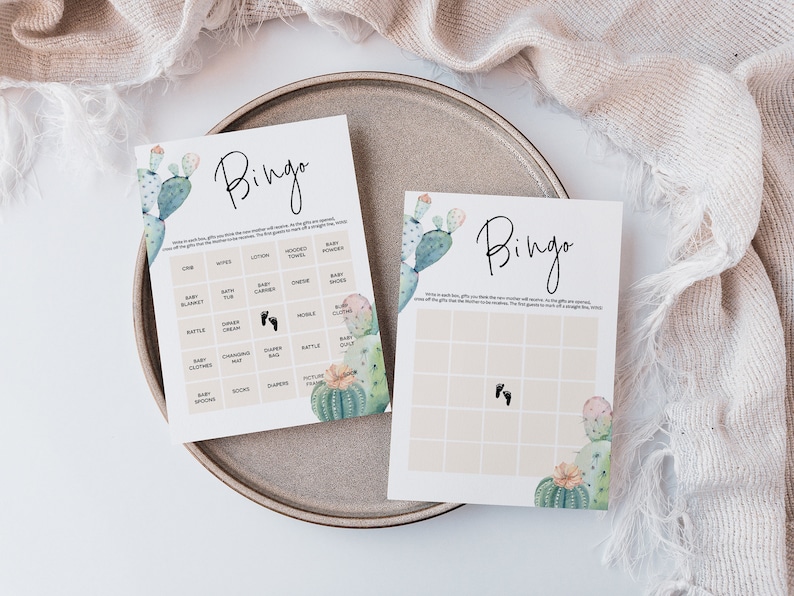 Puede incluir: Dos tarjetas de bingo imprimibles con un tema de cactus. Las tarjetas tienen una cuadr&iacute;cula con casillas para marcar los regalos recibidos en un baby shower. Las casillas est&aacute;n etiquetadas con regalos comunes para baby shower, como pa&ntilde;ales, toallitas y ropa. Las tarjetas est&aacute;n decoradas con ilustraciones de acuarela de cactus.