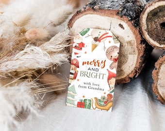 Puede incluir: Una etiqueta de regalo blanca con un diseño navideño festivo que presenta a un hombre de jengibre, un muñeco de nieve, un cascanueces y Santa Claus. La etiqueta dice "feliz y brillante con amor de abuela".