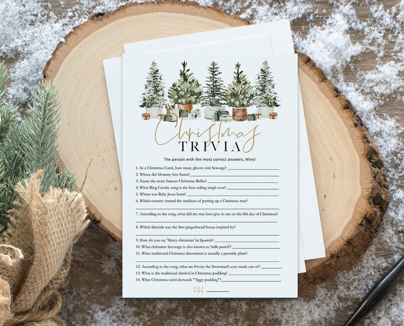 Peut inclure: Un jeu de questions-r&eacute;ponses sur No&euml;l imprimable avec une illustration aquarelle de sapins de No&euml;l en pots. Le jeu comprend 14 questions sur les traditions, les chansons et l'histoire de No&euml;l. La personne qui r&eacute;pond correctement au plus grand nombre de questions gagne.