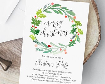Könnte beinhalten: Eine Weihnachtsfeier-Einladung mit einem Aquarellkranz aus grünen Blättern und roten Beeren. Der Text lautet "Frohe Weihnachten" und "Bitte schließen Sie sich uns zu einer Weihnachtsfeier an". Die Einladung enthält das Datum, die Uhrzeit, den Ort und die RSVP-Informationen.