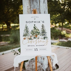 Puede incluir: Un cartel blanco con una ilustraci&oacute;n de acuarela de tres &aacute;rboles de Navidad y regalos. El texto dice "Join us for a Sophia's Christmas Bridal Shower, Saturday 15 December".