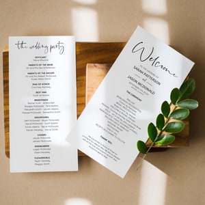 Puede incluir: Un programa de ceremonia de boda con fondo blanco y texto negro. El programa incluye los nombres de la novia y el novio, Sarah Patterson y Jason McDonald, la fecha de la boda, 17 de noviembre de 2020, y la ubicación, Galena, Illinois. El programa también incluye el orden de los eventos de la ceremonia, incluyendo la procesión, las lecturas, los votos y la recesión.