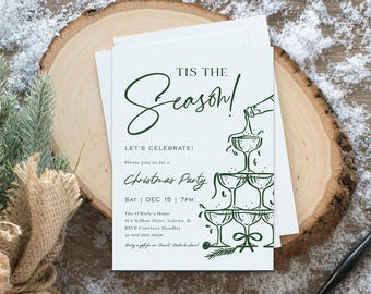Puede incluir: Una invitación blanca con texto e ilustraciones verdes para una fiesta de Navidad. El texto dice "Tis the Season!" y "Let's Celebrate!" con detalles de la fiesta. Se representa una pila de copas de champán.