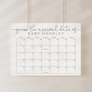 Puede incluir: Un calendario imprimible para un juego de baby shower. El calendario es para julio y agosto y tiene el texto "guess the arrival date of BABY HANDLEY" en la parte superior.