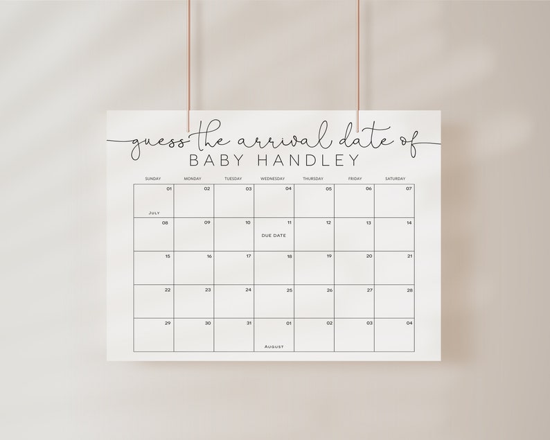 Puede incluir: Un calendario imprimible para un juego de baby shower. El calendario es para julio y agosto y tiene el texto "guess the arrival date of BABY HANDLEY" en la parte superior.