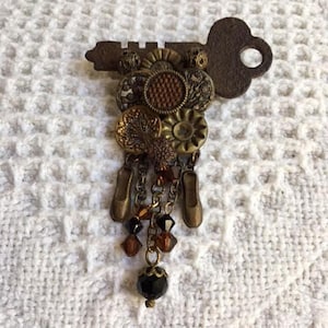 Antique Button Brooch-Vintage Brass Key-Vintage Button Brooch-Button Jewelry-Vintage Jewelry-One of a Kind Brooch-Unique-Repurposed-Upcycled
