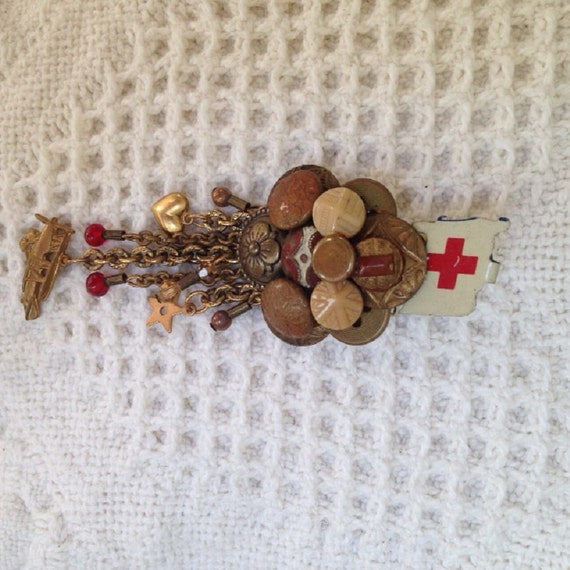 Upcycled Brooch with a Vintage Red Cross Tab Butt… - image 2