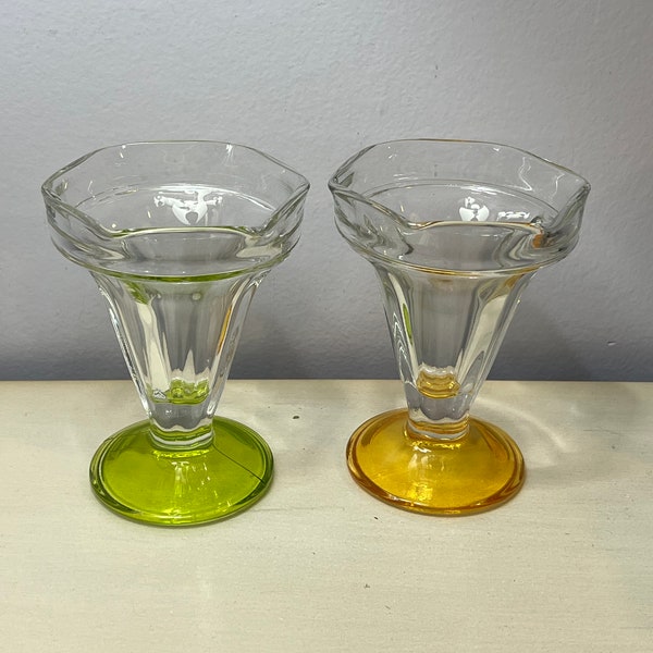 Ice Cream Sundae Dishes Soda Fountain Glasses Tulip Dessert Bowls Green and Amber Vintage Pair