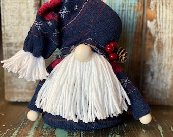 ¡Los gnomos navideños hacen que la Navidad sea mágica! ¡Tengo renos dibujados en el estampado de mi gorro!