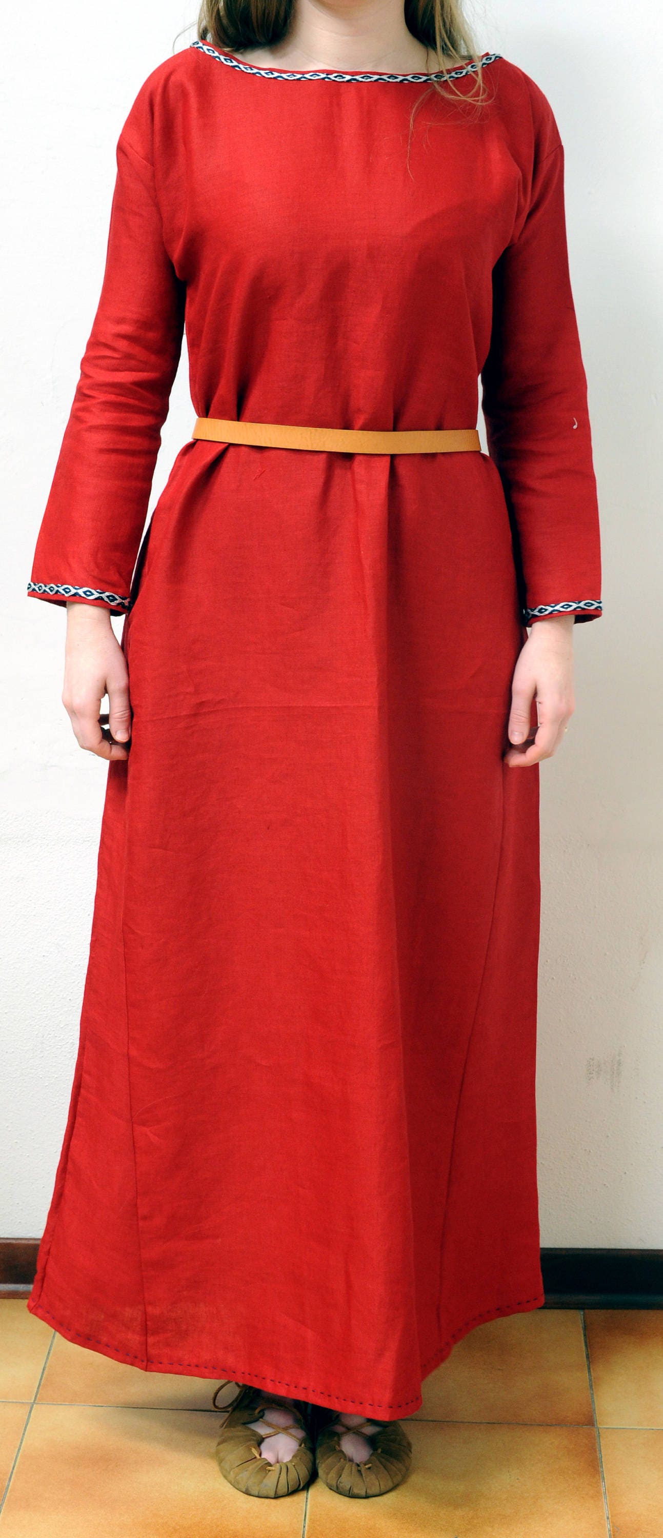 Medieval dress in red linen for women ready for delivery. For | Etsy