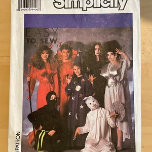 Puede incluir: Patrón de costura Simplicity número 9304, talla BB (SM-XLG), para disfraces de Halloween. El patrón incluye cinco disfraces: un diablo, una bruja, un fantasma, un ninja y un vampiro. El patrón está etiquetado como "Fácil de coser".