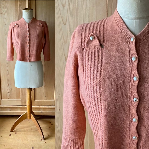 RESERVED 1940s peach knit cardigan with deco detai
