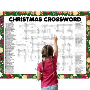 Op de afbeelding: Een kerstkruiswoordpuzzel met een feestelijke rand van ornamenten en zuurstokken. Een jong persoon in een roze shirt houdt een stift vast en werkt aan de puzzel. De titel van de kruiswoordpuzzel staat in vette, zwarte letters.