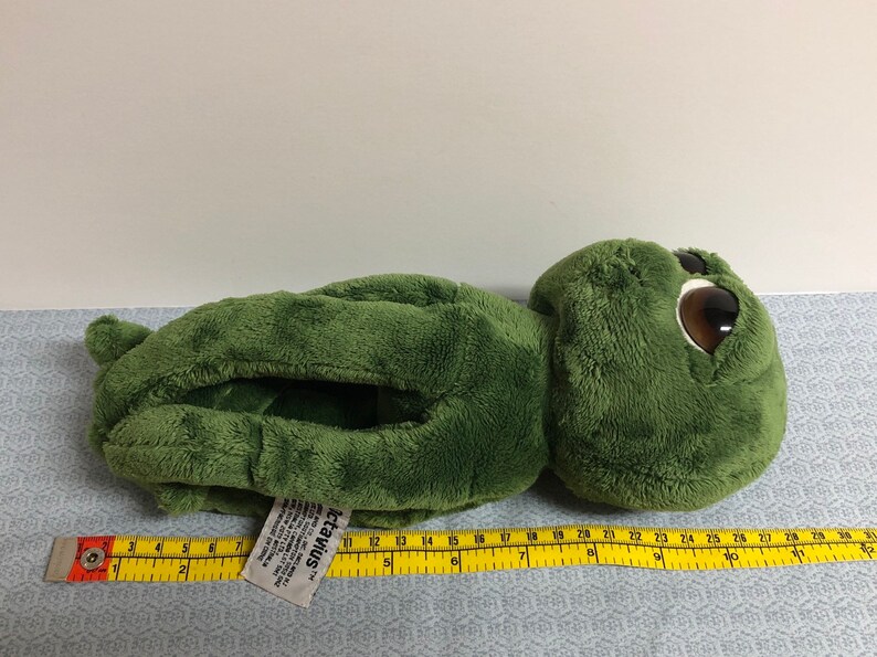 Vintage Russ Berrie and Co Octavius the big eyed green octopus plush with big sleepy eyes